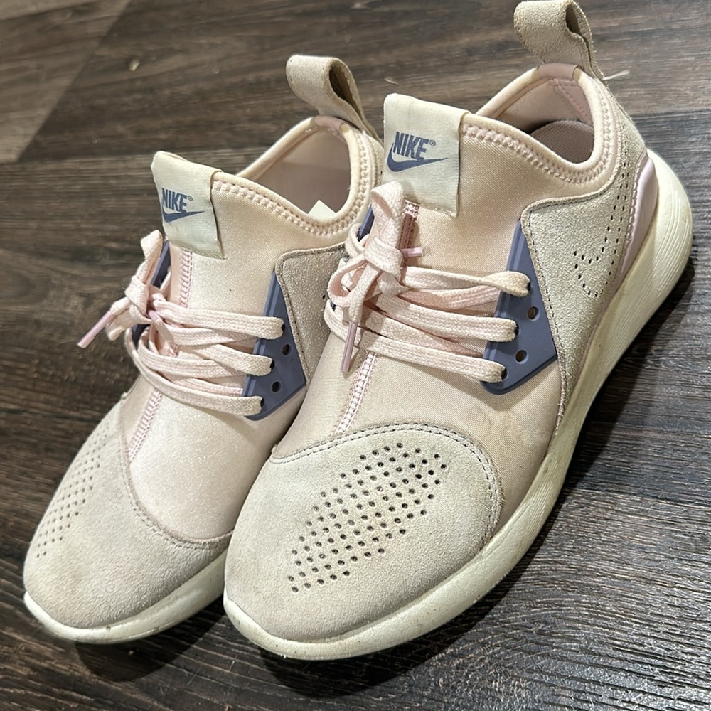 Pink Nikes - Picture 2 of 4